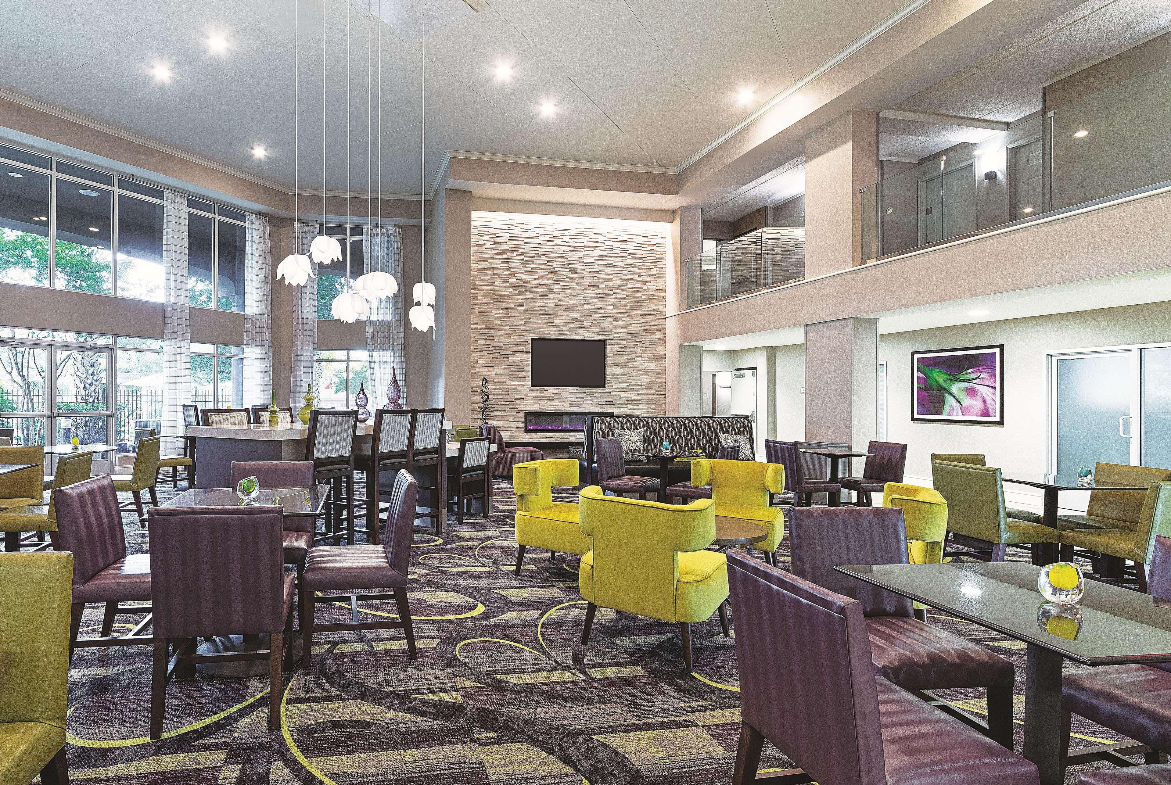 La Quinta By Wyndham Airport Hotel