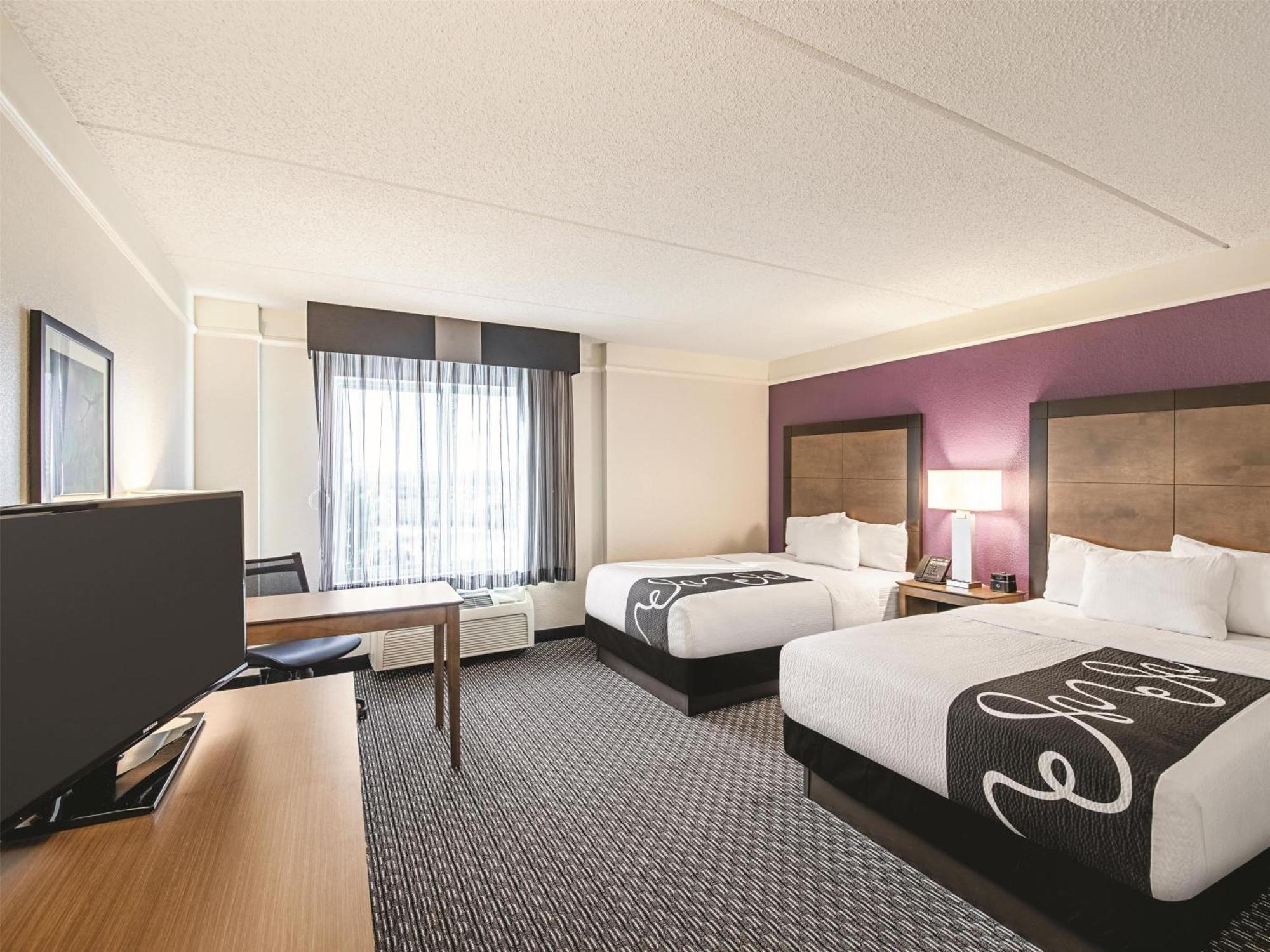 Hotel La Quinta By Wyndham Airport 3*