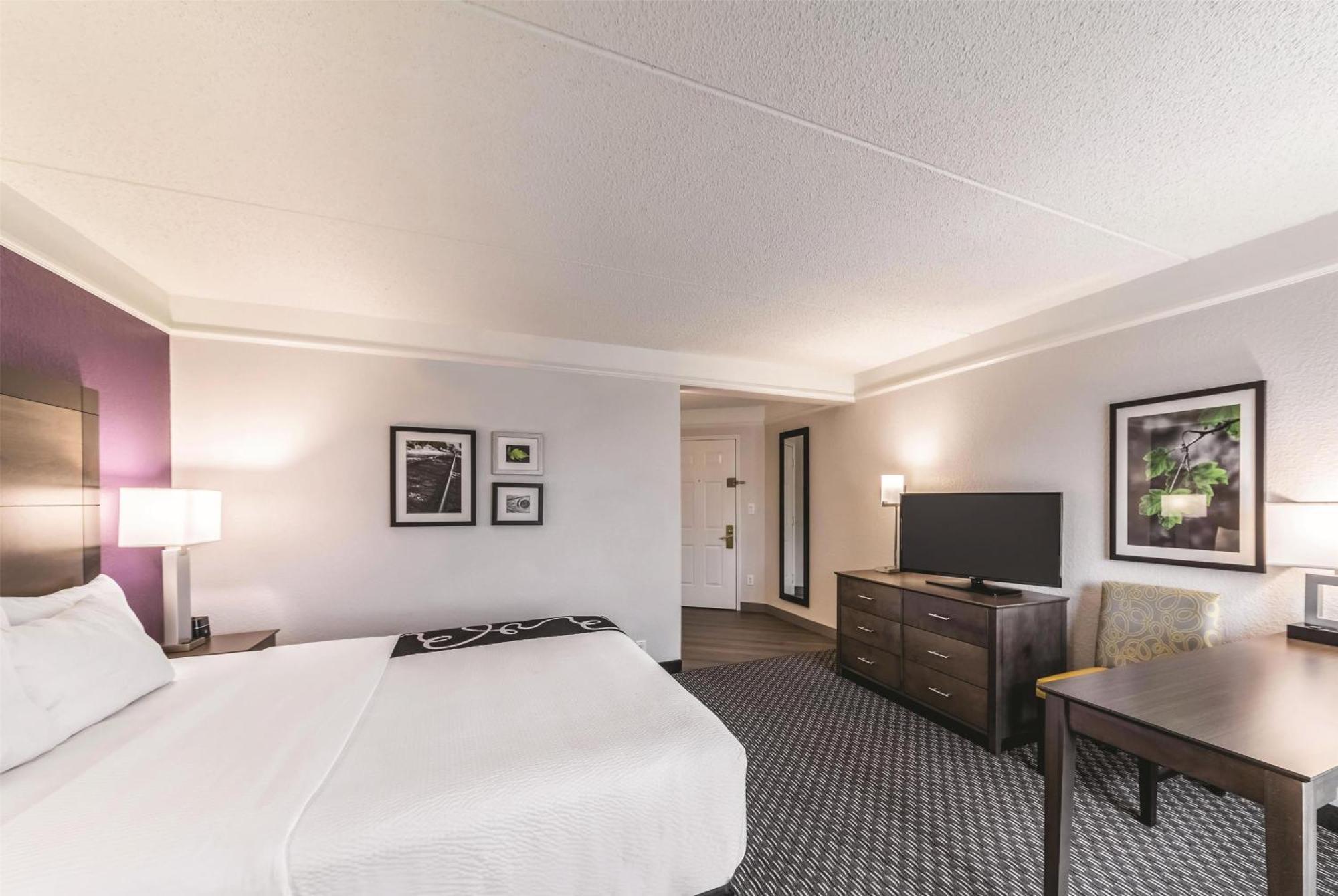 La Quinta By Wyndham Airport Hotel 3*