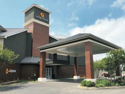 La Quinta By Wyndham Airport Hotel 3*