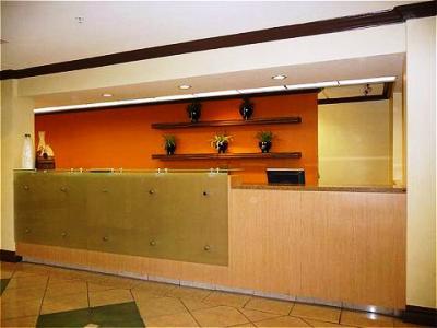 La Quinta By Wyndham Airport Hotel