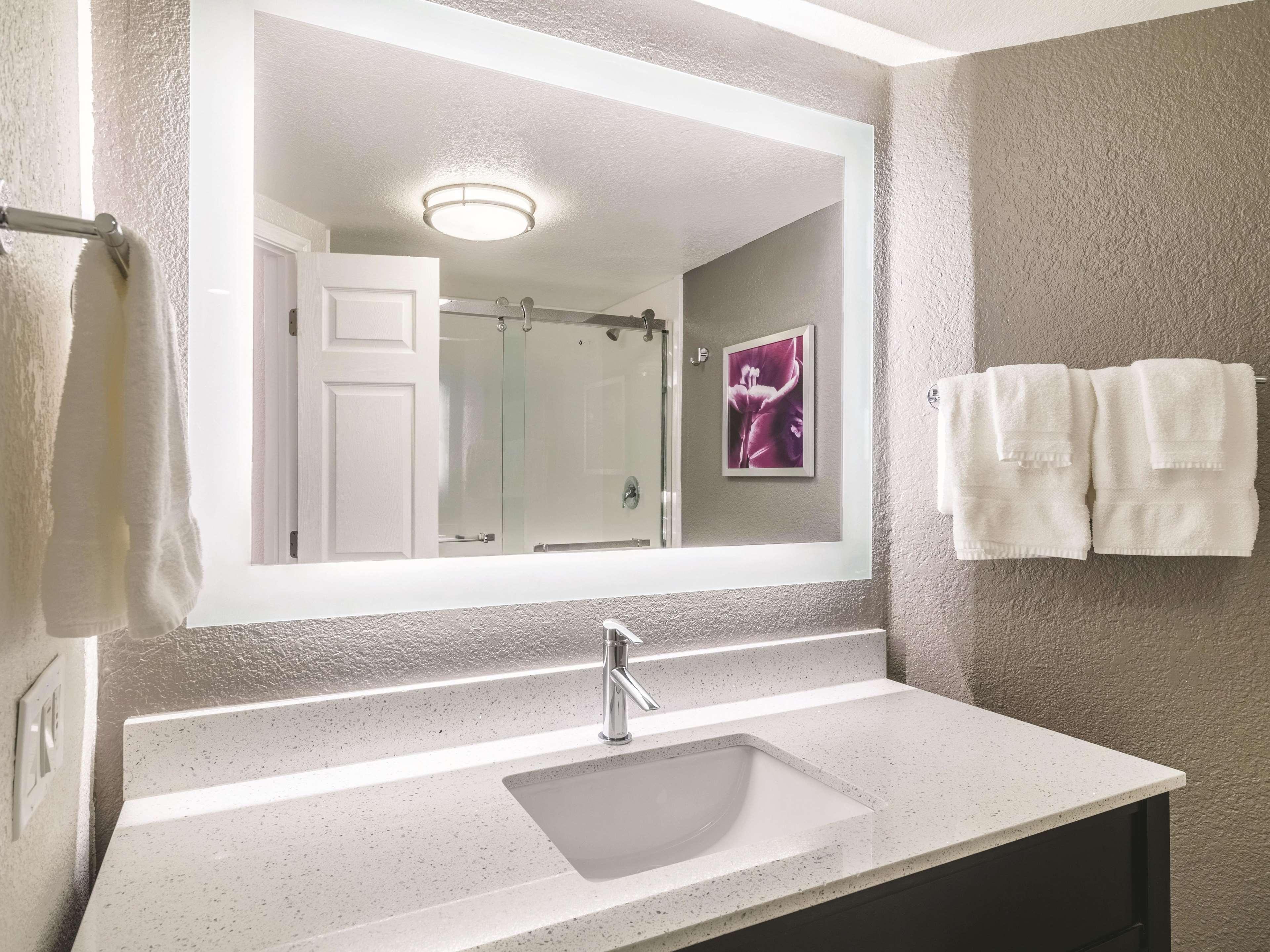 La Quinta By Wyndham Airport Hotel
