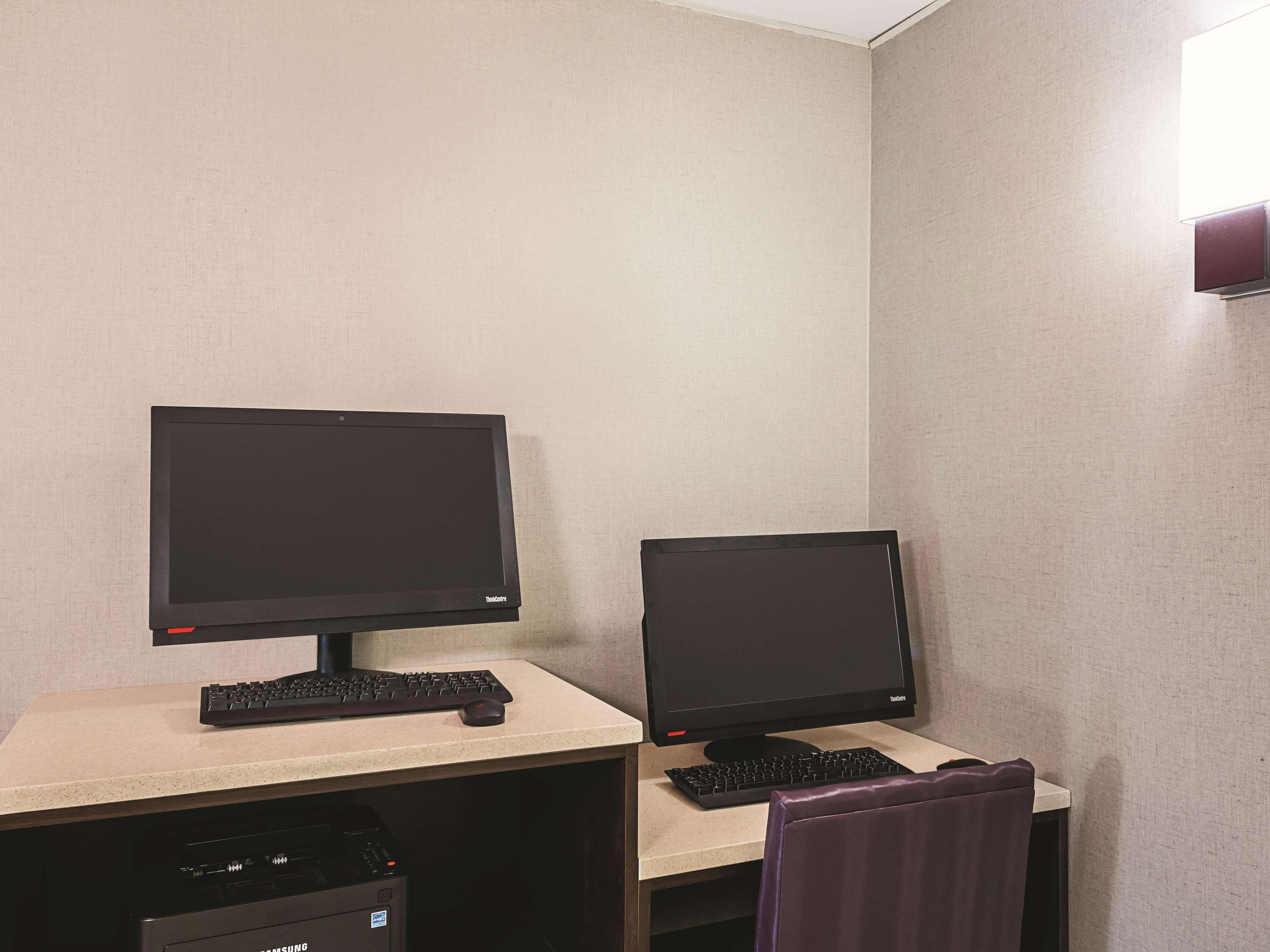 Hotel La Quinta By Wyndham Airport