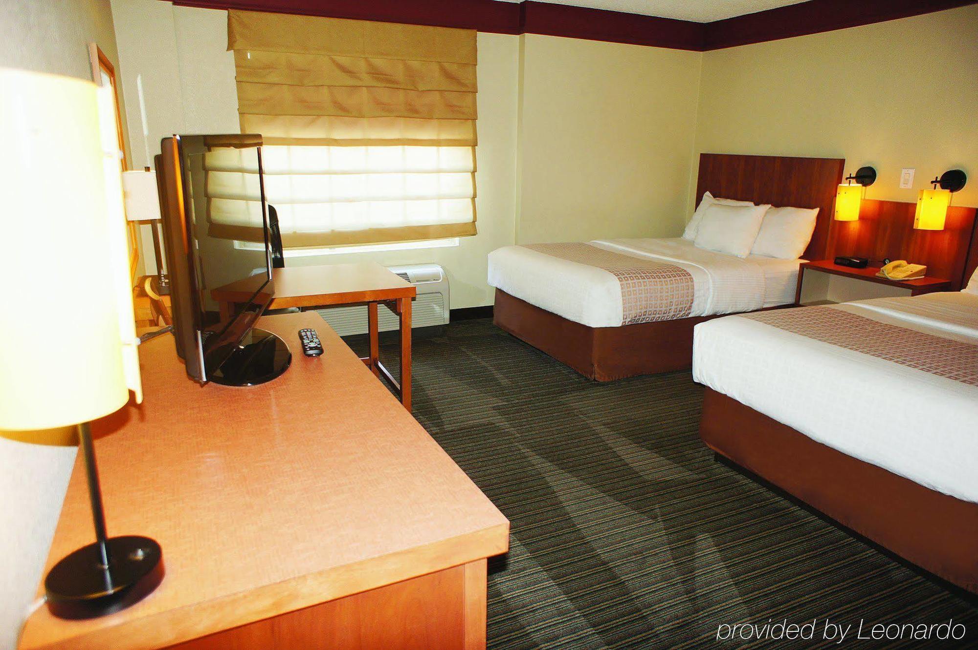 La Quinta By Wyndham Airport Hotel
